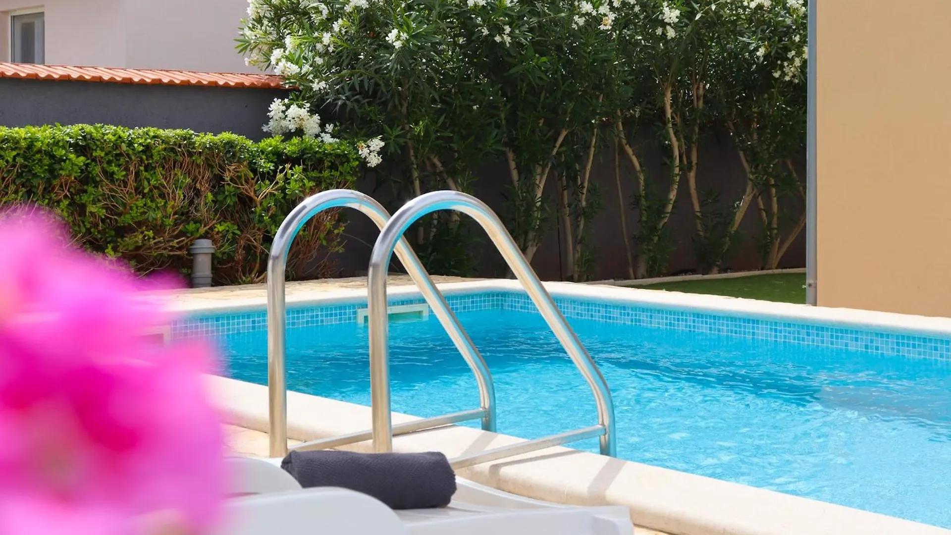 Villa Lara II With Private Pool Liznjan