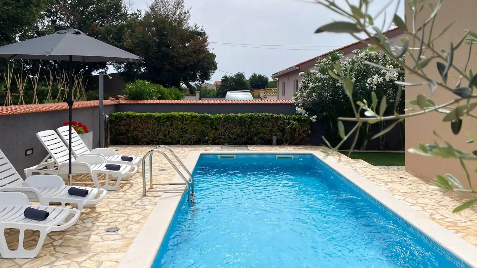 Villa Lara II With Private Pool Liznjan