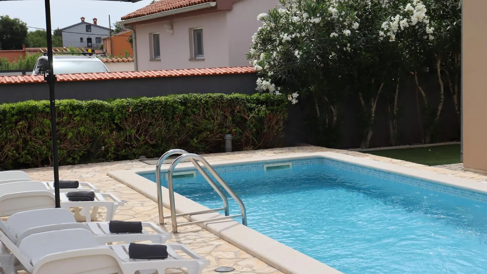 Villa Lara II With Private Pool Liznjan